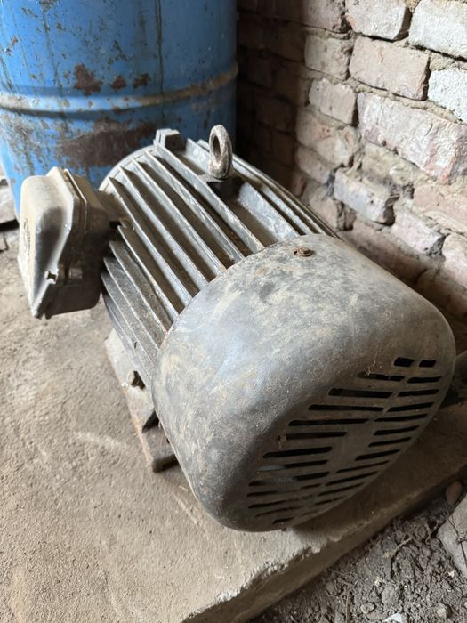 De vanzare Motor trifazic
