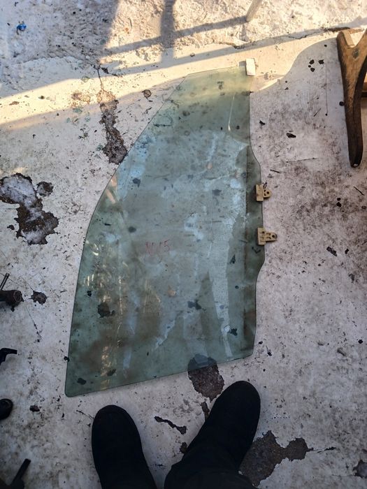 Стекло двери Нисан Алмера N15