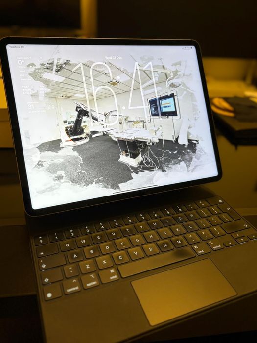 iPad Pro 12.9-inch (5th Generation) Wi-Fi + Cellular