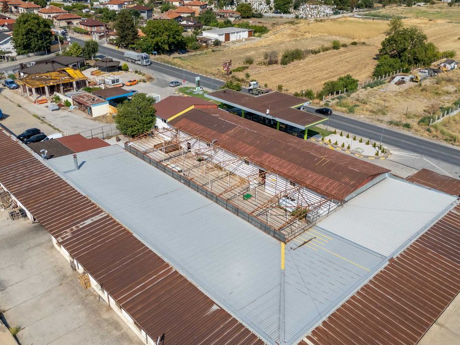 Дава се под наем Промишлена сграда в с. Йоаким Груево, Област Пловдив - 1400 кв.м за 2295 € - Снимка #2