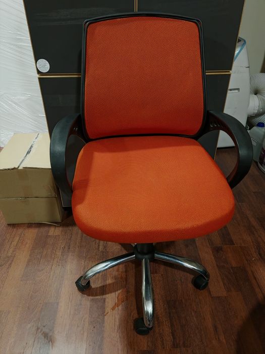 Vând 2 scaune birou. Preț 1 scaun 200 RON sau ambele 350 ron