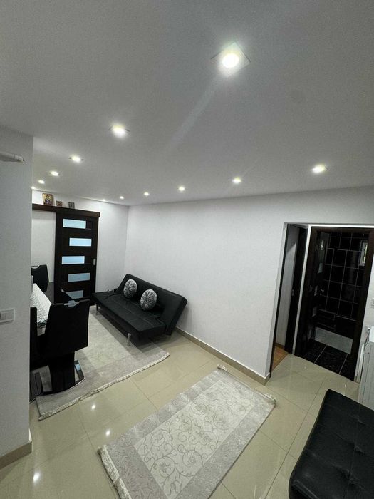 Pers fizica Inchiriez apartament 2 camere+living in Nicolina