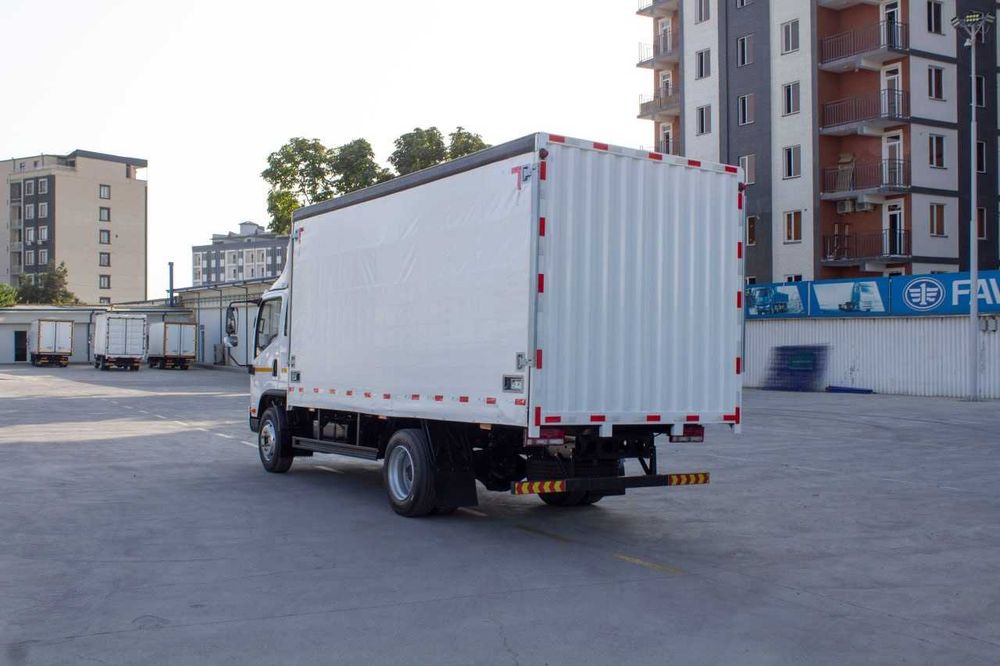 Pardali yuk mashinasi (Шторали автофургон) FAW Tiger V