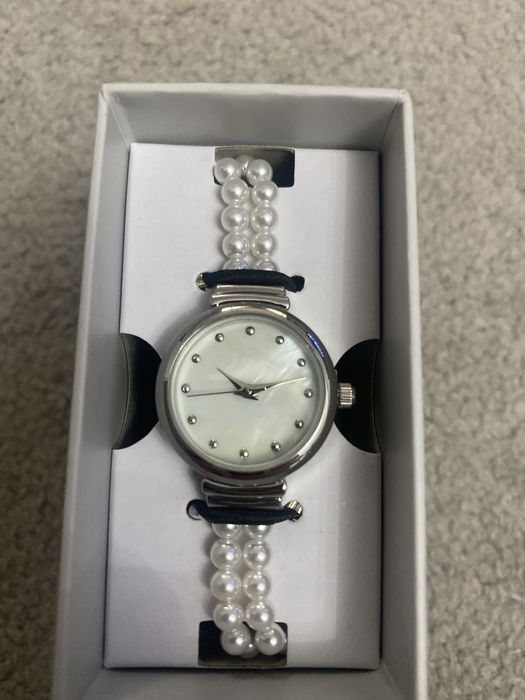 Продам часы новые