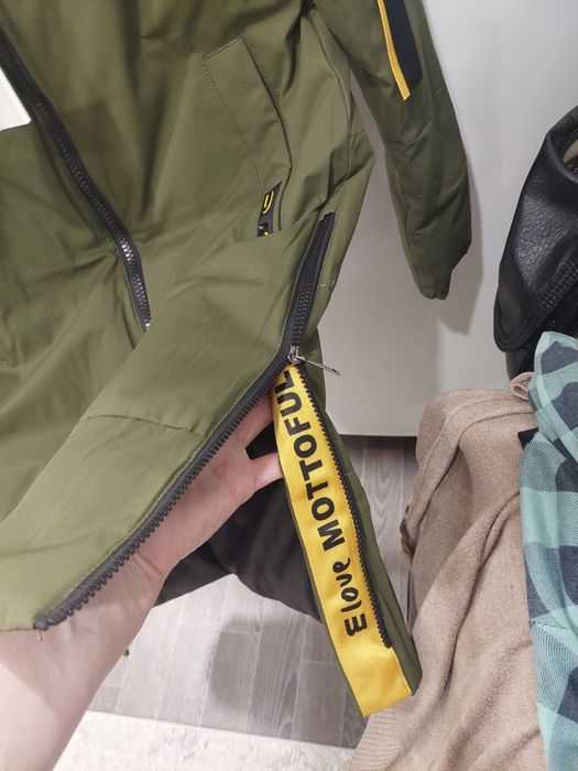 Продам куртку демисезонную