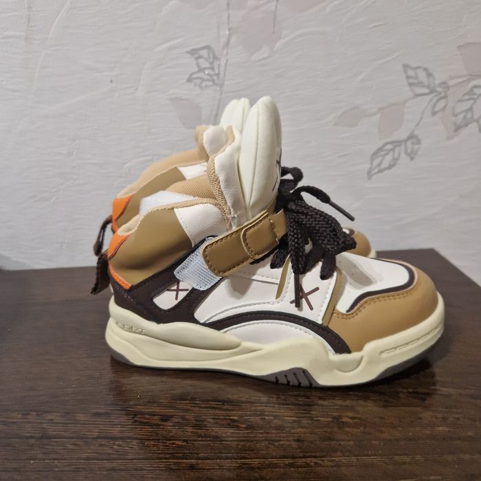 Детские стильные кроссовки