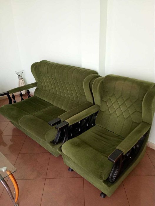 Продавам офис мебели