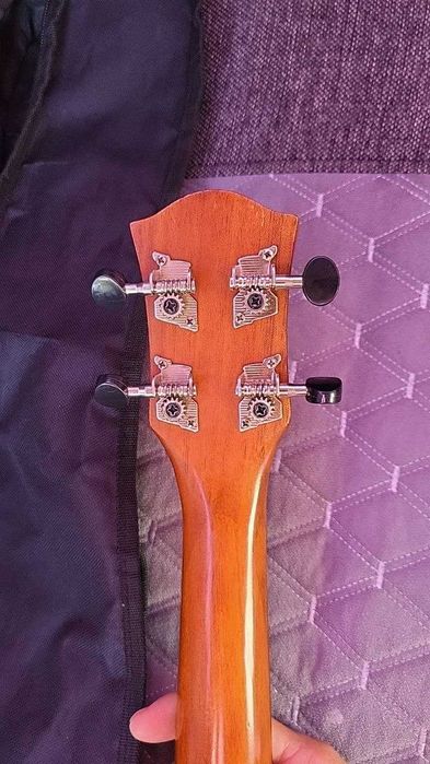 Укулеле                                         .