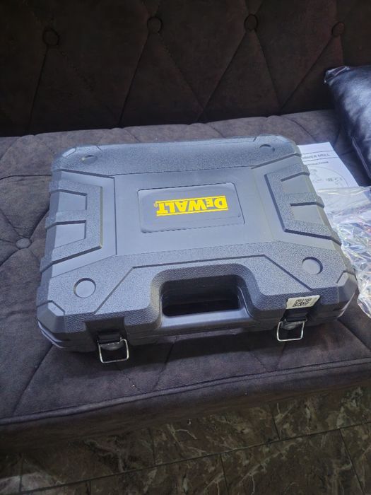 Набор инструментов с шуруповертом