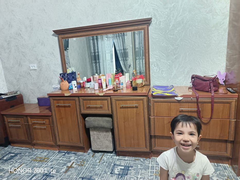 Продаю спальный мебель все в месте