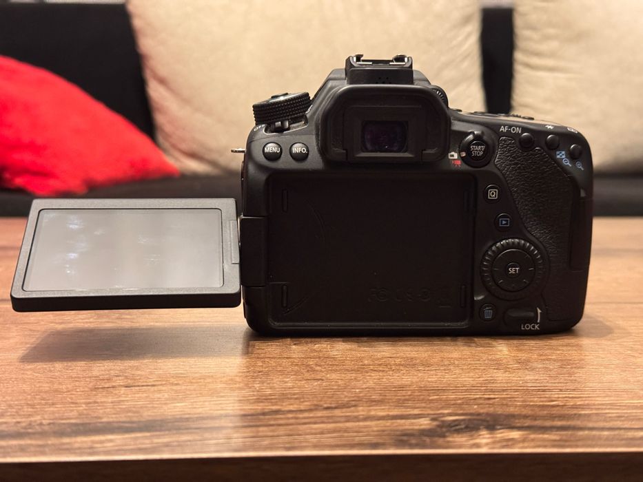 Canon 80D + Canon 18-135mm f/3.5 - 5.6 IS USM и Canon 50mm f/1.8 STM