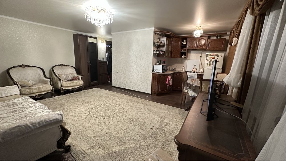 Продам 3х комнатрую квартиру 8 мкр