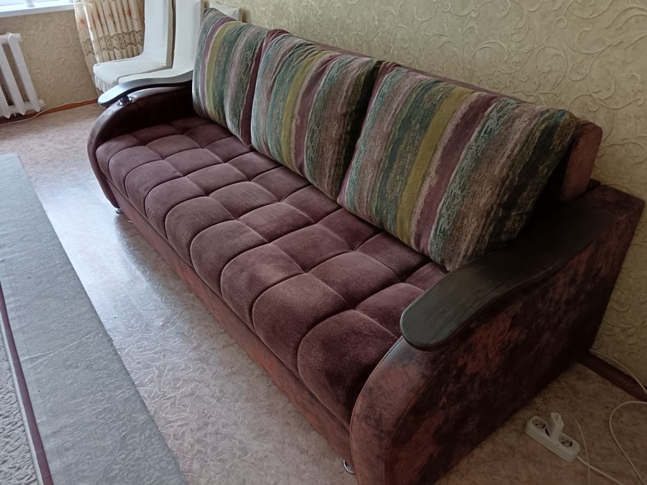 Продам диван в отличном состоянии.