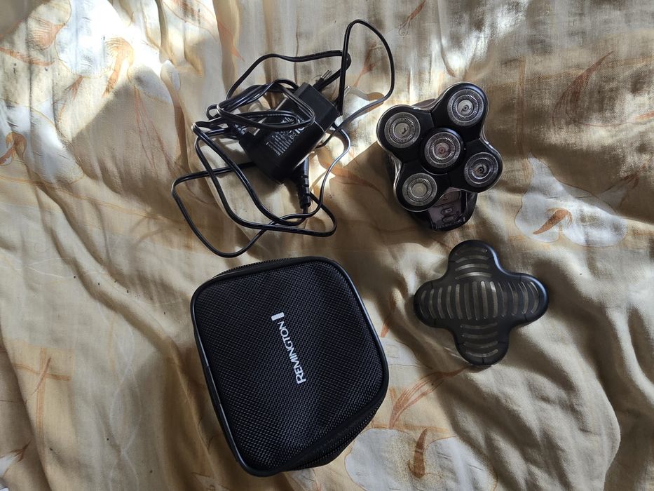 Aparat de ras pe cap REMINGTON Ultimate Series RX5 XR1500