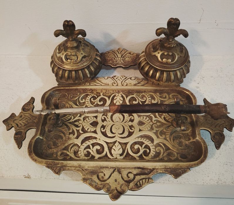 Superbă sculptură realizată din bronz masiv pe soclu de marmură reprez