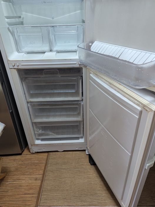 Продам холодильник Аристон б/у  ariston