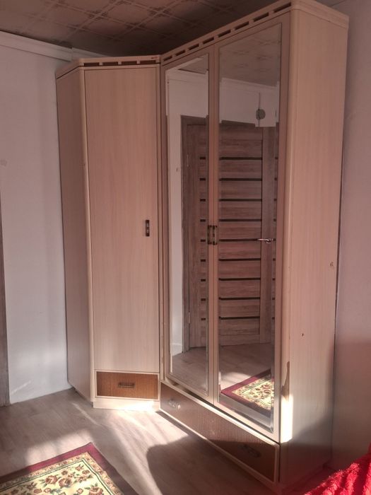 Продам шкаф угловой