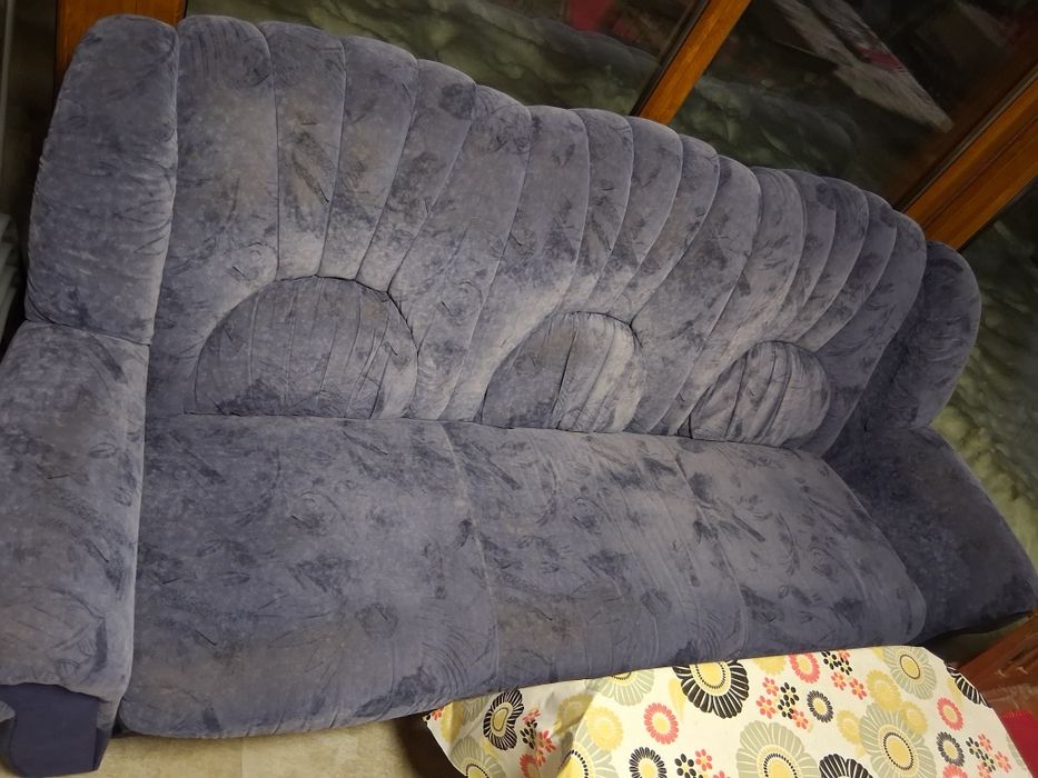 Canapea extensibilă+un fotoliu