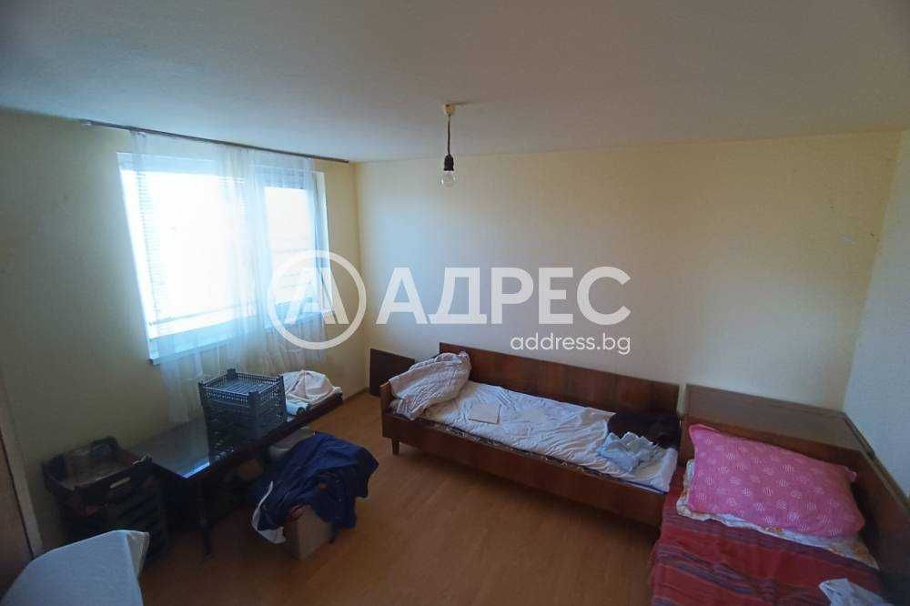 Масивна къща в с. Ловско, обл. Разград!