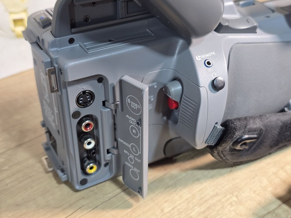 Camera video SONY CCD-VX1E, hi8 hifi stereo , handycam PRO