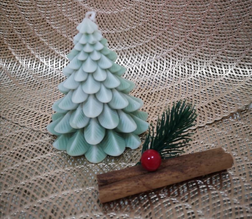 Коледни свещи и букет от ароматни сапунчета