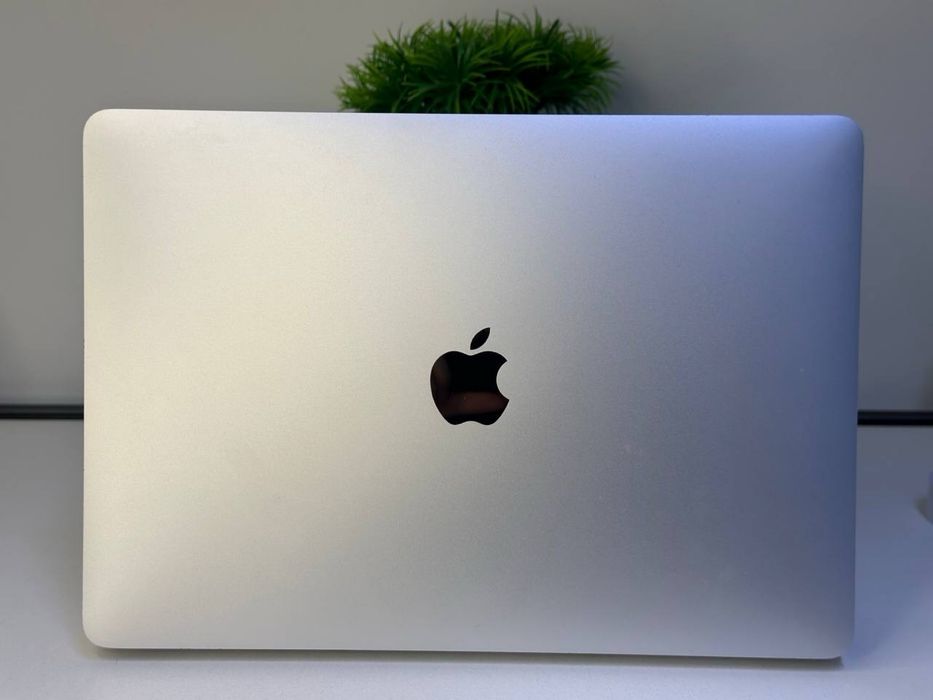 MacBook Air core i5 (2019/13inch)