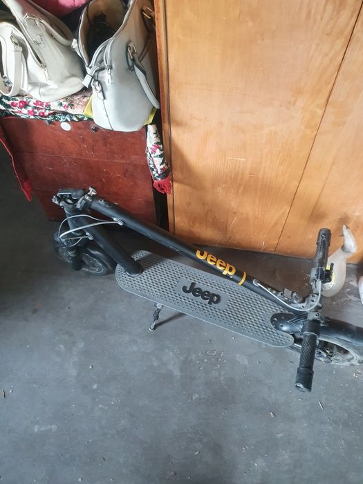 Vînd trotineta jeep electrica în stare de functionare în  stare de fun