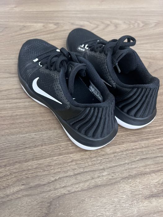 Кроссовки женские