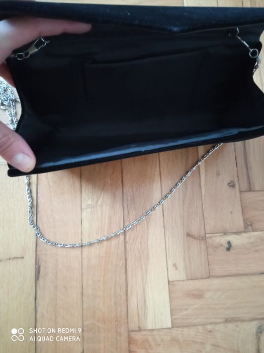 Продавам  дамска чанта( портмоне)