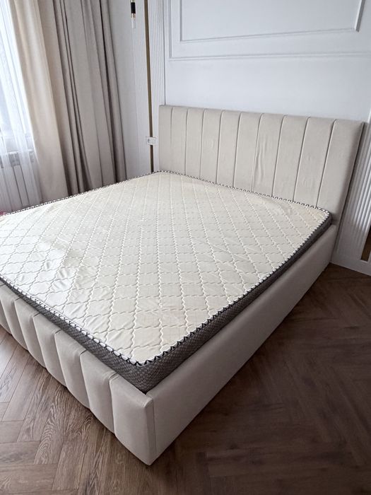 Двухспальная кровать