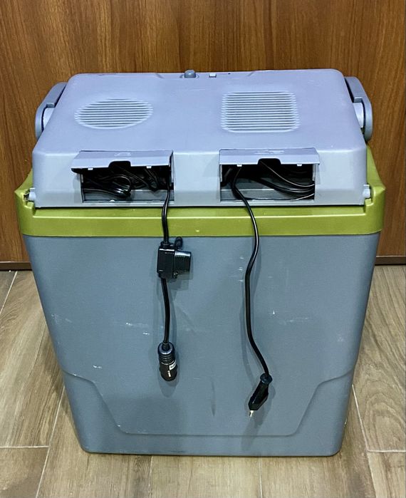 Активна хладилна чанта на 12 и 220V