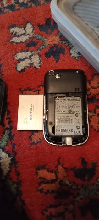 Продам телефон hTC