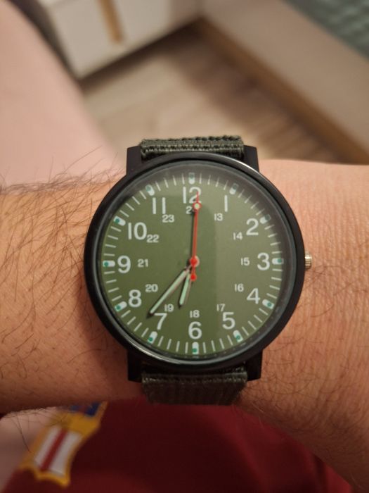 Спортен зелен кварцов часовник