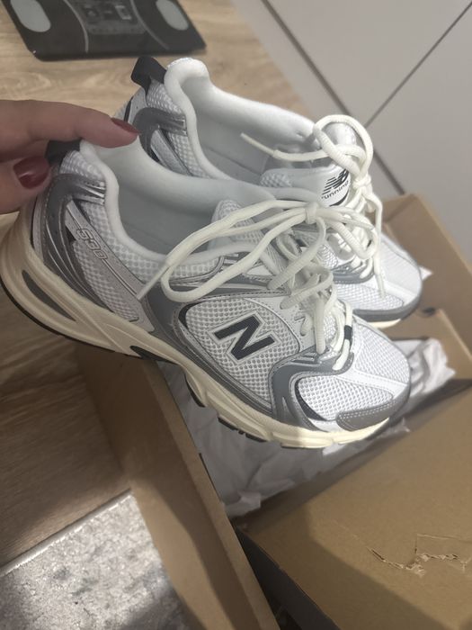 Продам кроссовки