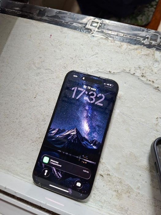 iPhone 14 Pro...