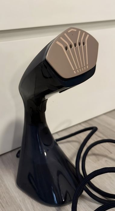 Fier de calcat cu aburi vertical Philips
