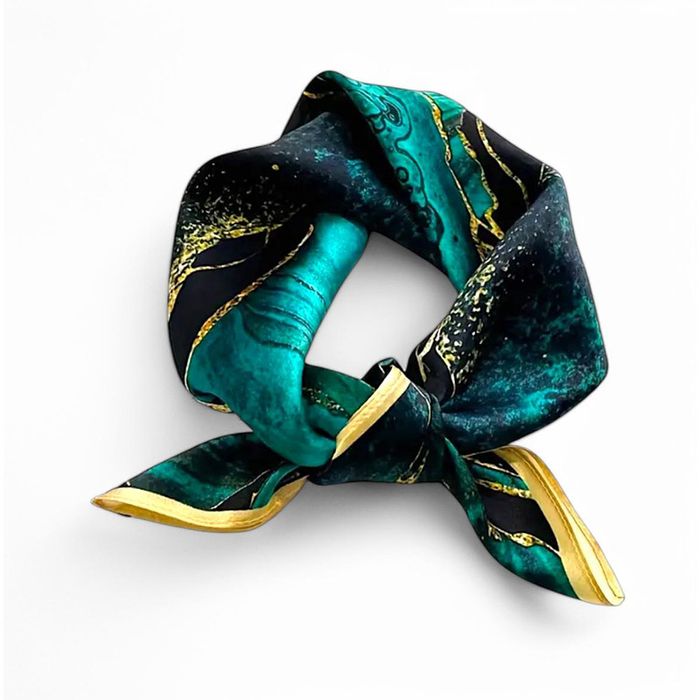 ТОП АКСЕСОАР Сатенени шалове в различни цветове и десени 70х70