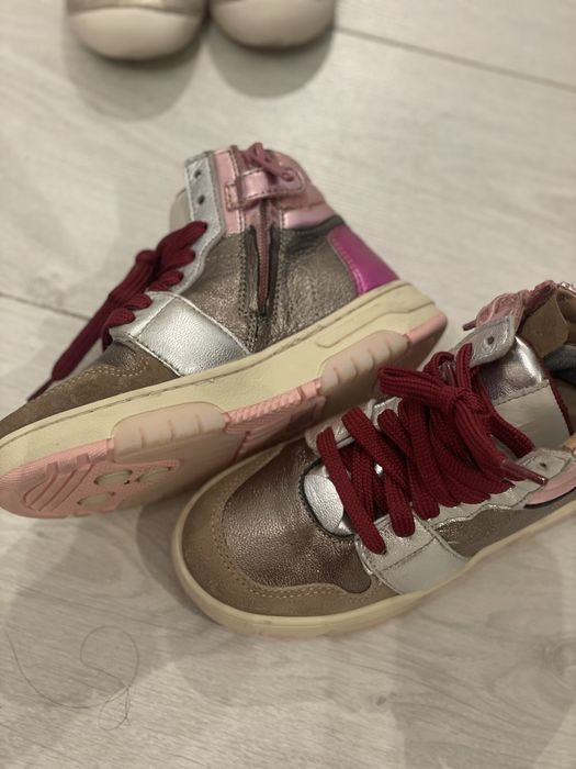 Vand sneakers fetite - marimea 28