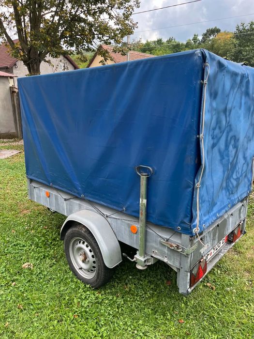 Vând remorcă cu prelată înaltă -750 kg