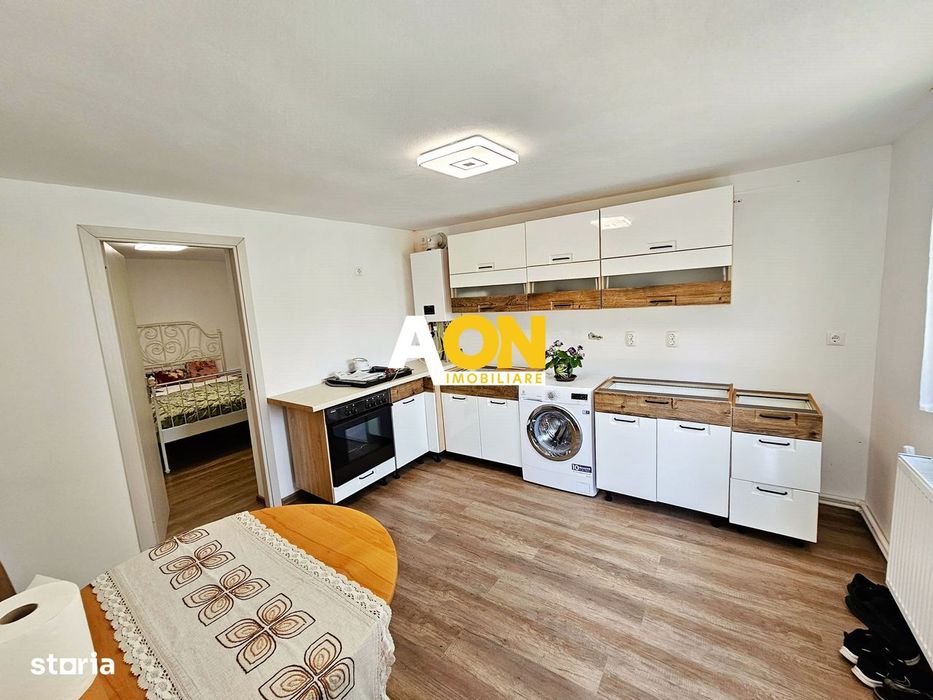 Casa renovata, 2 corpuri de cladire + anexe, 1331 mp teren, Paclisa