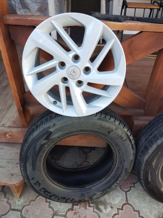 Продам комплект колес (диски + шины)