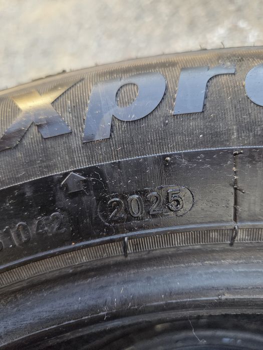 Продам шины зимние 215/55/R16