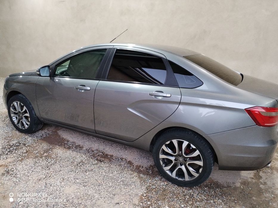 Лада веста седан  1,6