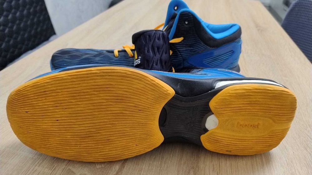 Adidas CrazyLight Boost