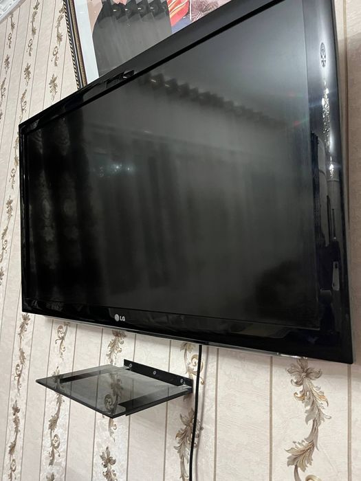 Телевизор LG сатылады.