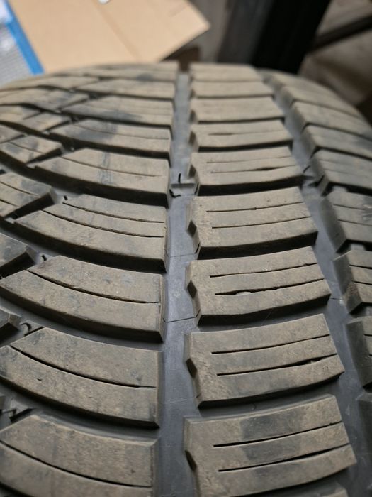 Vând  2 Bucăți Anvelope 235-55-R18 all season Kleber