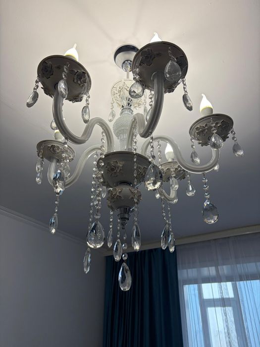 Продам диван и люстру