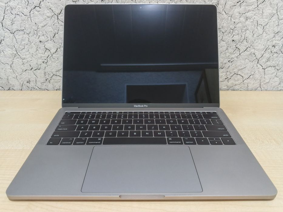 MacBook Pro 2017 13,3" Retina QHD+/ Core i5/ 8GB 2133MHz /256GB NVMe