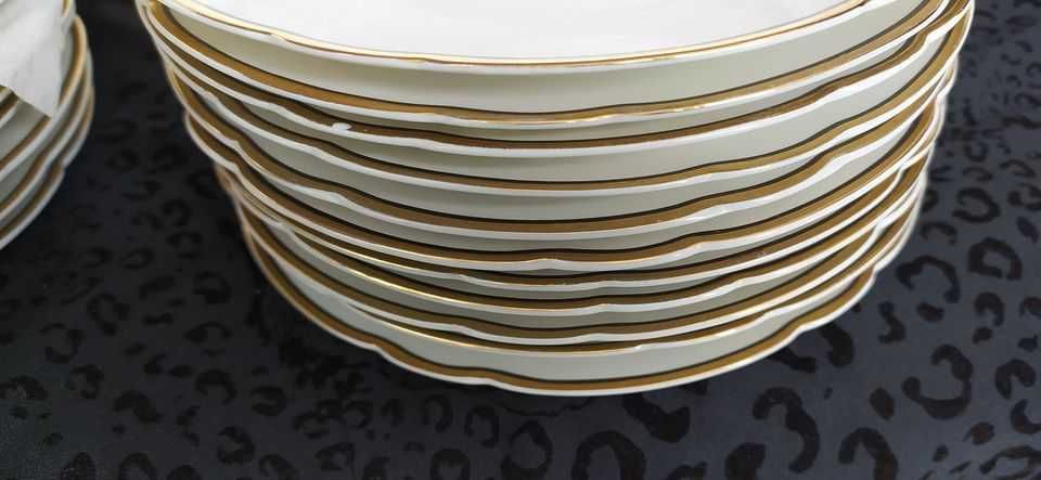Луксозен сервиз за храна произведен от фабриката порцелан K&A Бавария