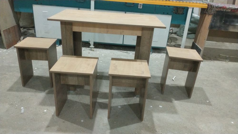 О единый стол и 4 табуретки